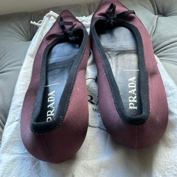 Size 7.5 (37 1/2), Prada maroon satin flats with tiny black bows, barely worn - Picture 5 of 8